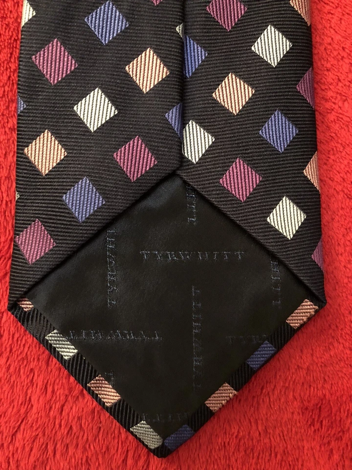 CHARLES TYRWHITT Navy Silk Tie w/ Woven  Diamond Shapes 3.75/58 Made in UK EUC - Image 4 of 4