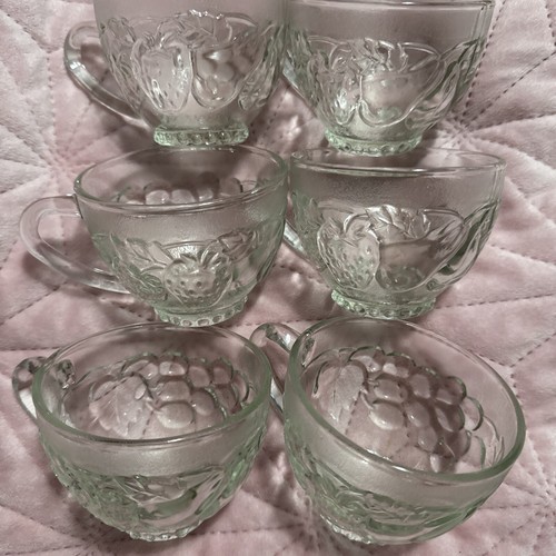 Beautiful Clear Antique Strawberry Grapes Impressed Into Six Cups Stunning Set - Picture 1 of 6