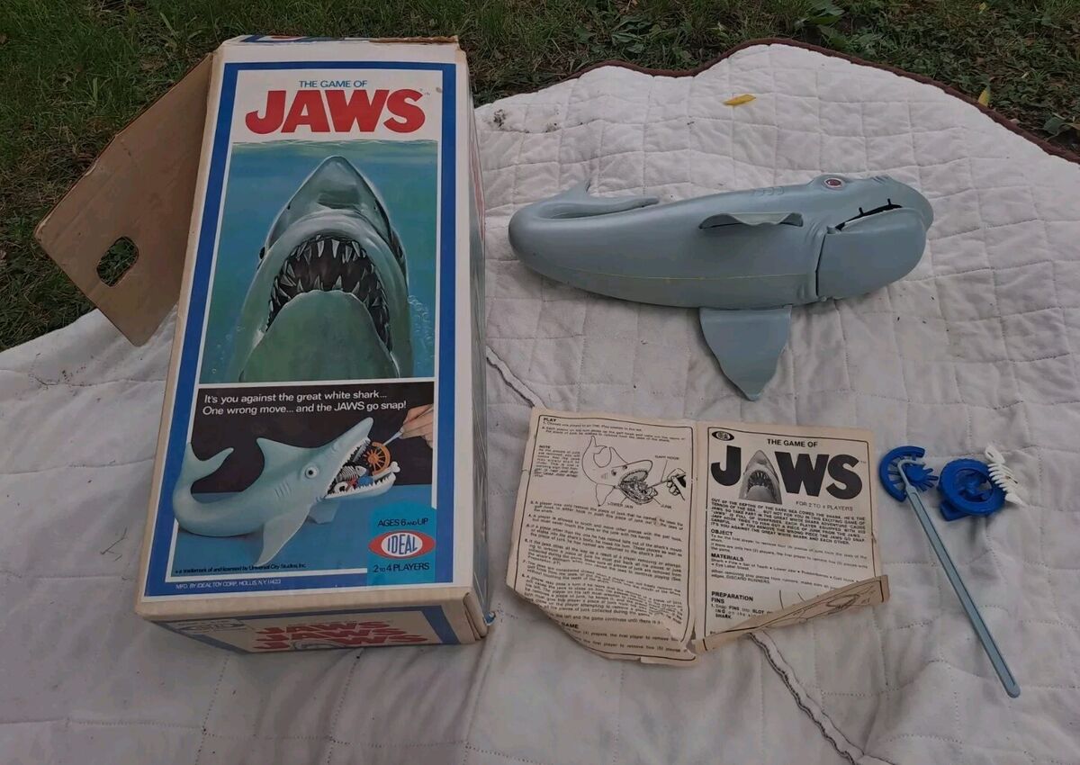 VINTAGE 1975 JAWS THE GAME COMPLETE IDEAL TOY USA MADE VINTAGE 1975 JAWS THE GAME COMPLETE IDEAL TOY USA MADE