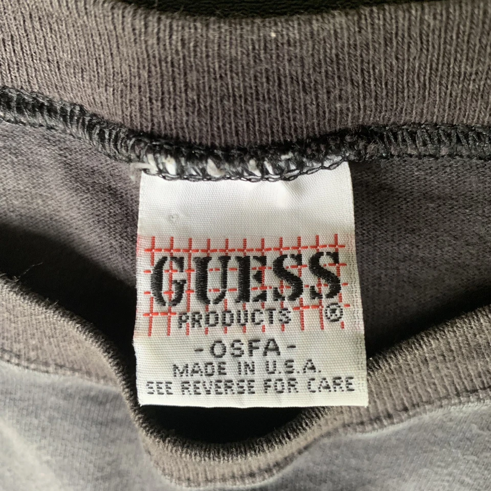 Camiseta Vintage Guess Jeans Feita Nos EUA Ponto Único Grande Logotipo Soletrado OSFA - Imagem 4 de 4