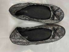 C013 - JUSTICE BALLET-TYPE SHOES - WOMEN SIZE 2 1/2 - EXCELLENT CONDITION