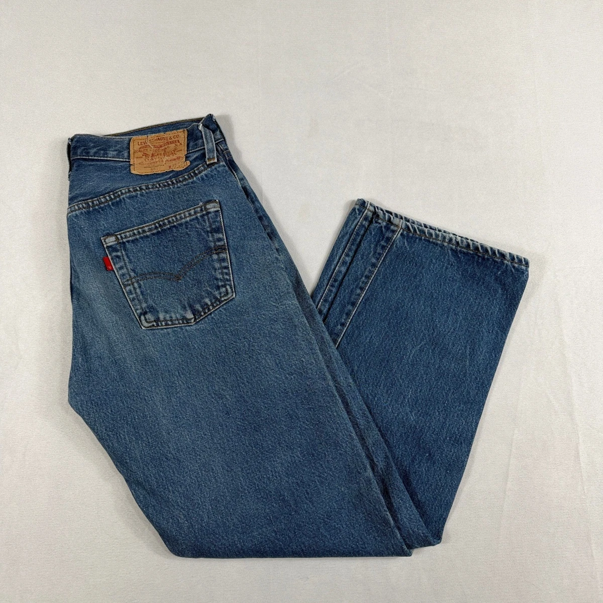 80s cigarette jeans : https://www.vogue.com/article/cigarette-pants-jeans-how-to-style-them?utm_source=facebook&utm_medium=social&utm_campaign=dhfacebook&utm_content=app.dashsocial.com%2Fvoguemagazine%2Flibrary%2Fmedia%2F521755713 Slimmer bottom silhouettes have crept Structured denim with just a touch of stretch/5 Reformation 80s Ultra High Cigarette