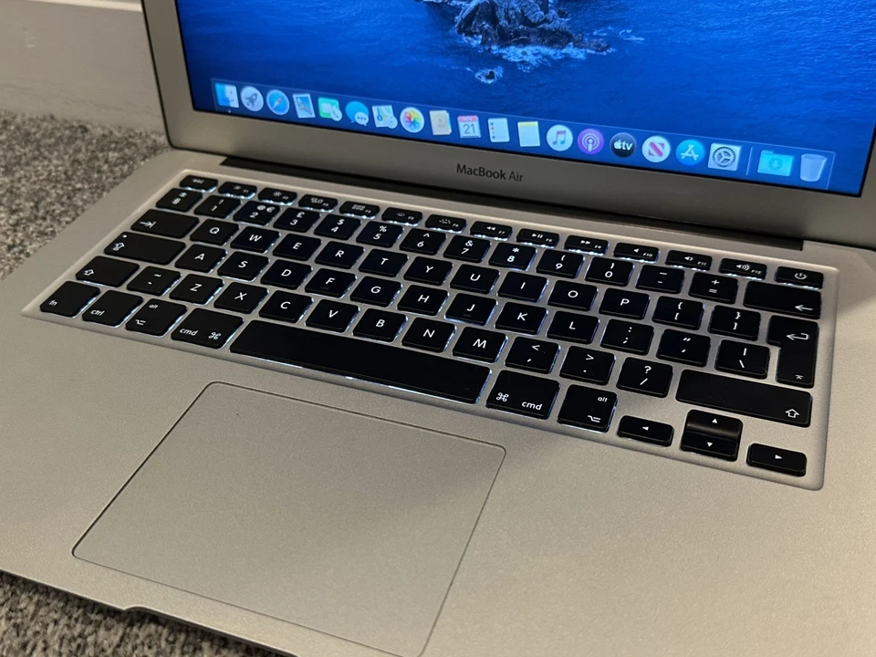 Apple MacBook Air 13 Inch Laptop 2012 Core i5 1.7Ghz 4GB Ram 64GB SSD - Image 3 of 4