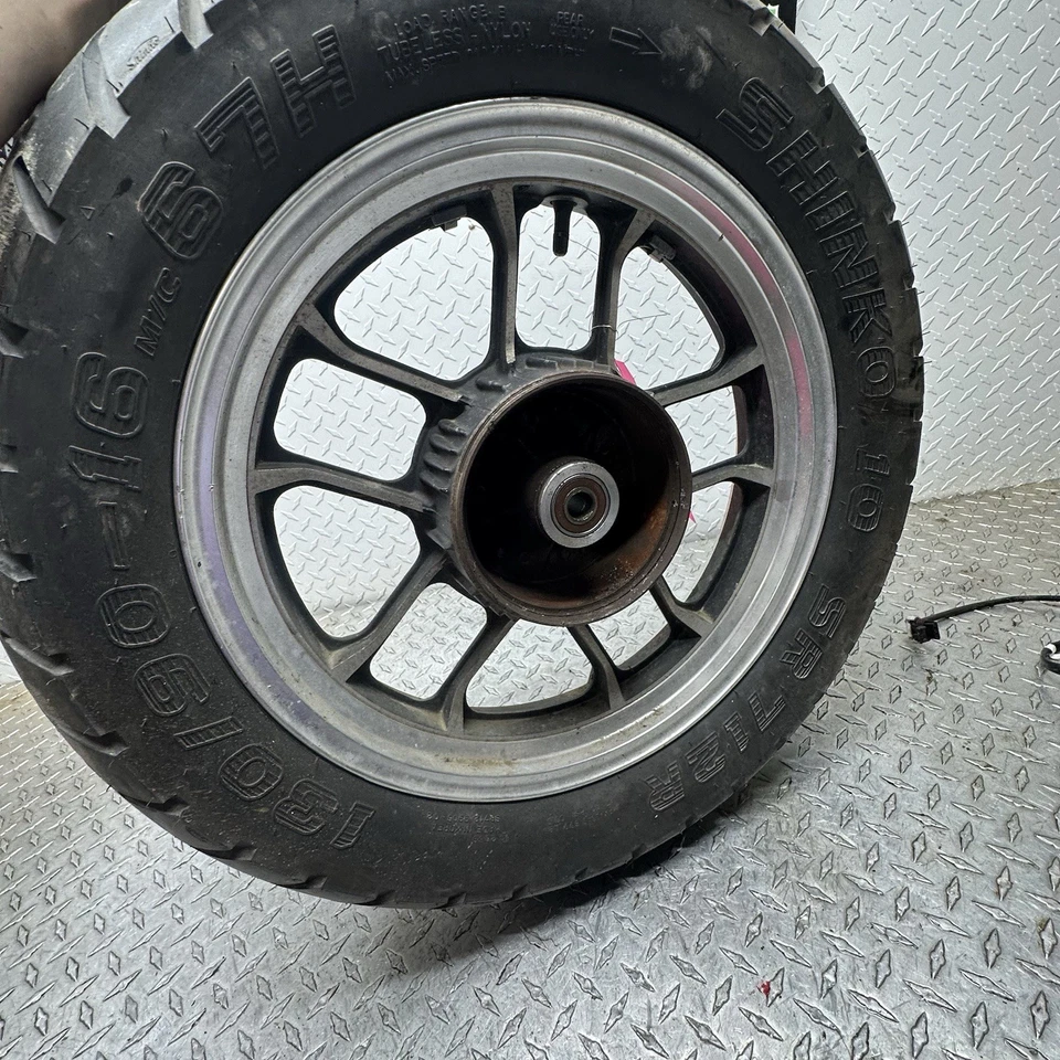 Llanta trasera Honda Shadow VT500C 1985 42650-MF5-770 Foto 4 de 4