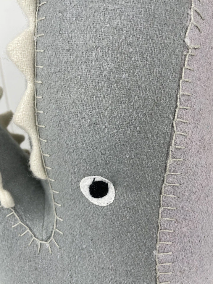 Pillowfort 14" Cabeza de Tiburón Montaje en Pared Decoración Peluche Taxidermia Objetivo Exclusivo 2016 Foto 3 de 4