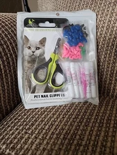 Cat Nail Caps Soft Claws Nail Covers 100 pieces With Cat Nail Clippers Med