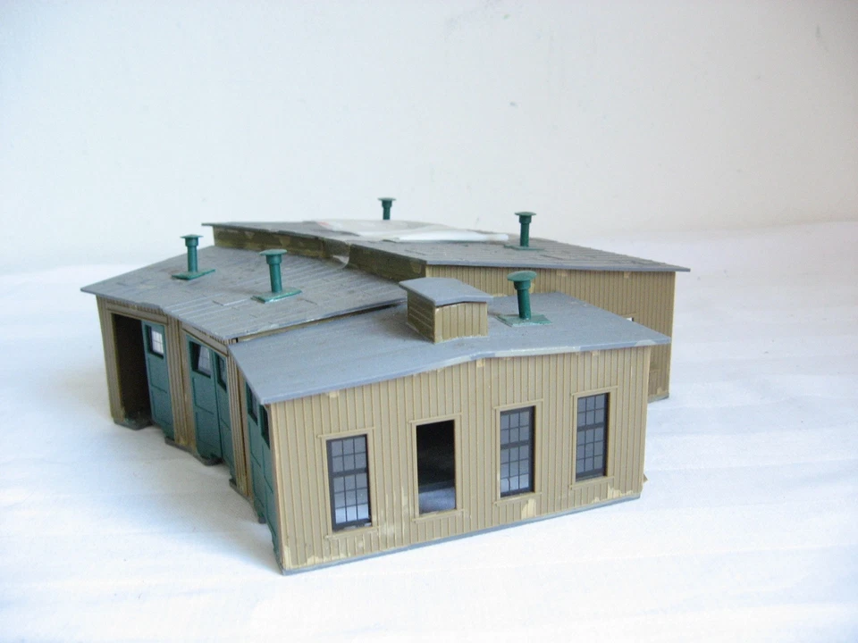 SM228* Faller N Locomotive Shed 3-Stand Built - Image 3 of 4