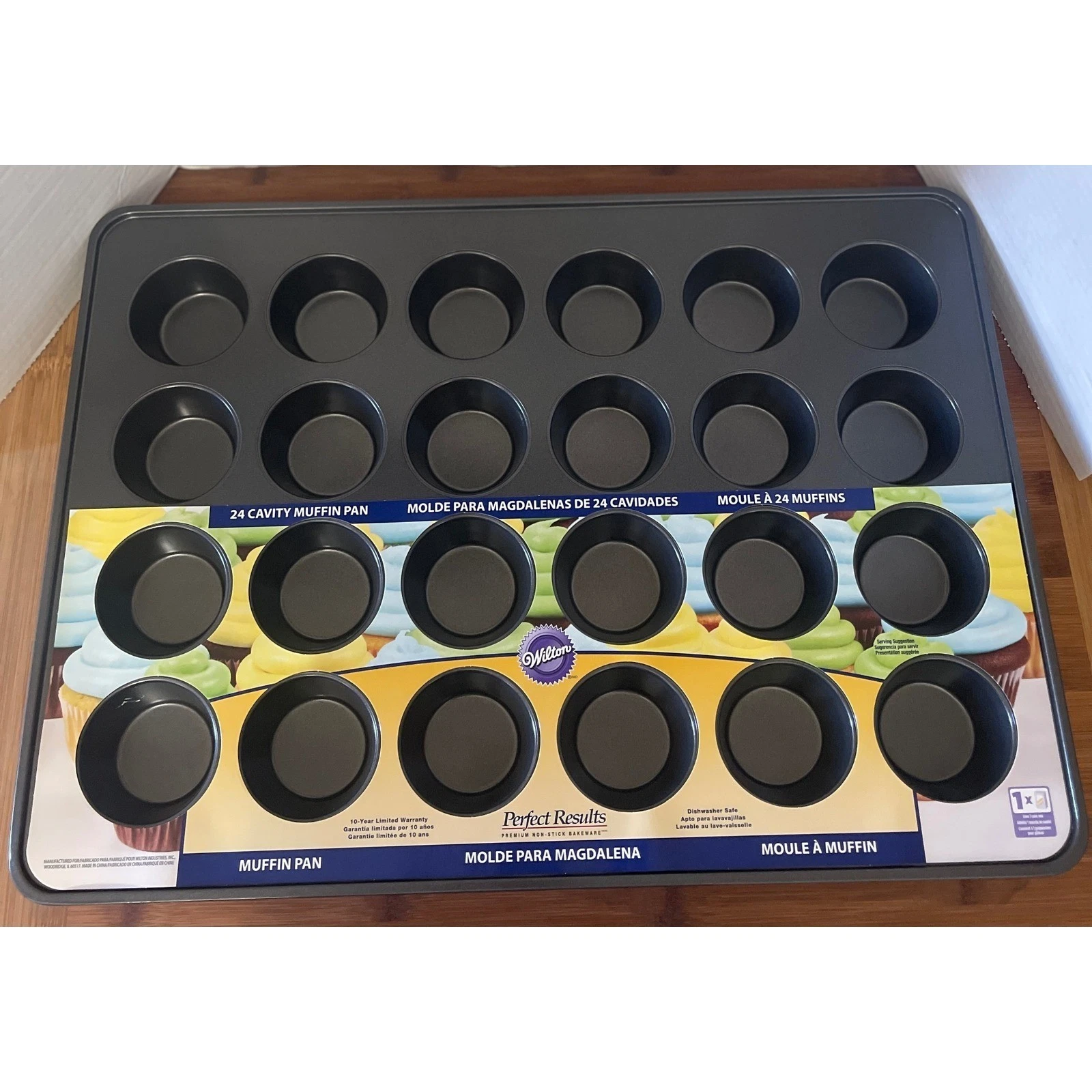Wilton Perfect Results 24 Cavity Muffin Pan Non-Stick Gray Steel 2105-6966
Opens in a new window or