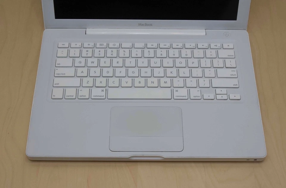 Apple MacBook 13" - 2.13GHz Intel C2D| 2GB Ram| 160GB HD| El Capitan| Mid-2009 - Image 3 of 4