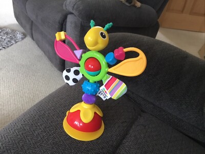 Lamaze Freddie Das Glühwürmchen sensorisches Aktivitätsspielzeug, Saugnapf Neu mit Etikett