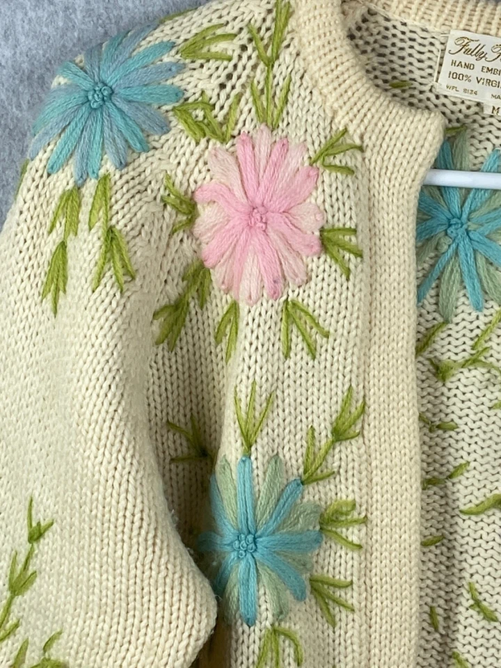 Cárdigan de lana vintage para mujer mediano marfil bordado a mano hilo pastel flores Foto 2 de 4