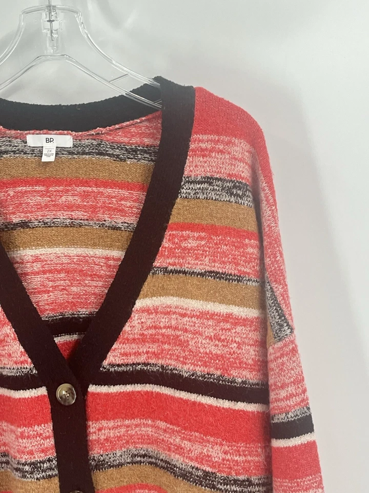 Cárdigan corto a rayas BP botón talla 2X Foto 2 de 4