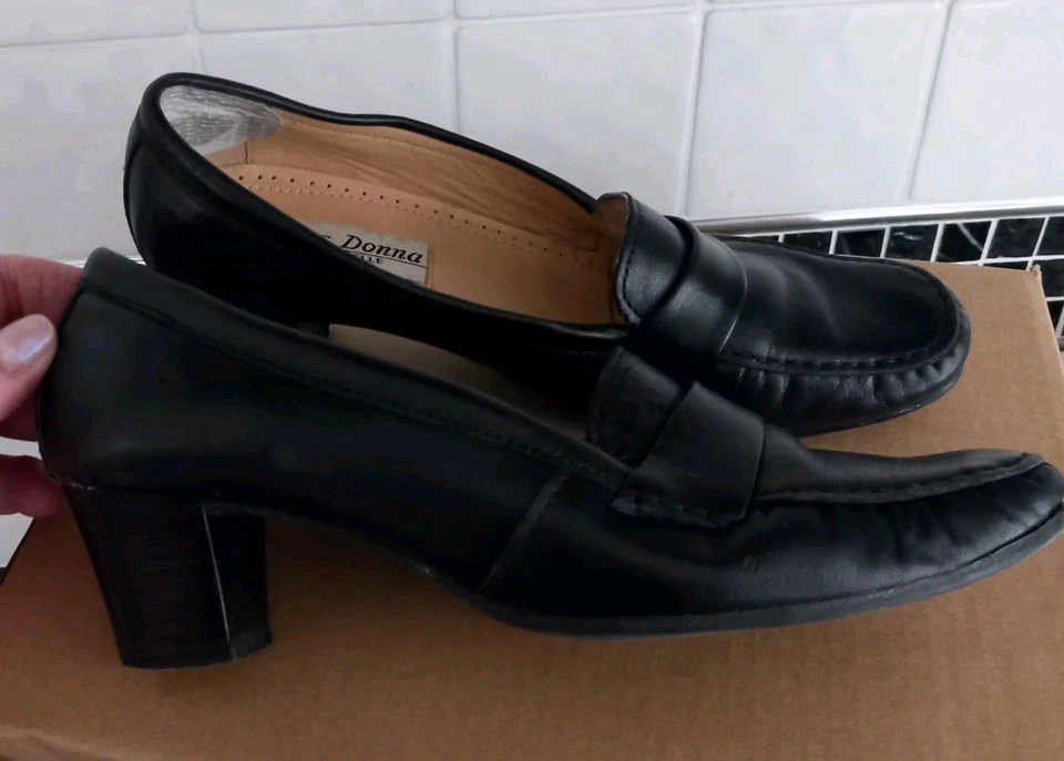 Ladies Black Leather Shoes Odd Sizes Right 38 (UK 5.5) Left 37 (UK 5) - Image 3 of 4