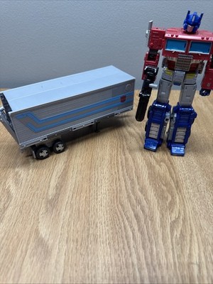 Transformers WFC Trilogy Earthrise Optimus Prime Leader Class WFC-E11 Complete 