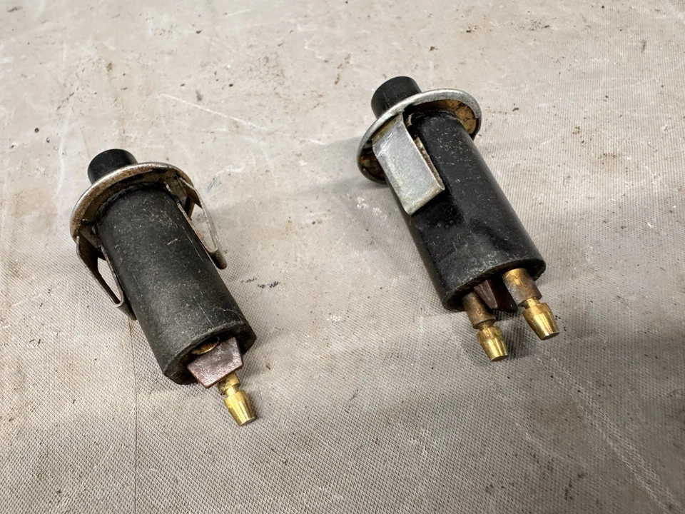 Ford Galaxie LTD 1967-1970 lámpara de cortesía puerta jamba luces interruptores merodeador OEM Foto 4 de 4