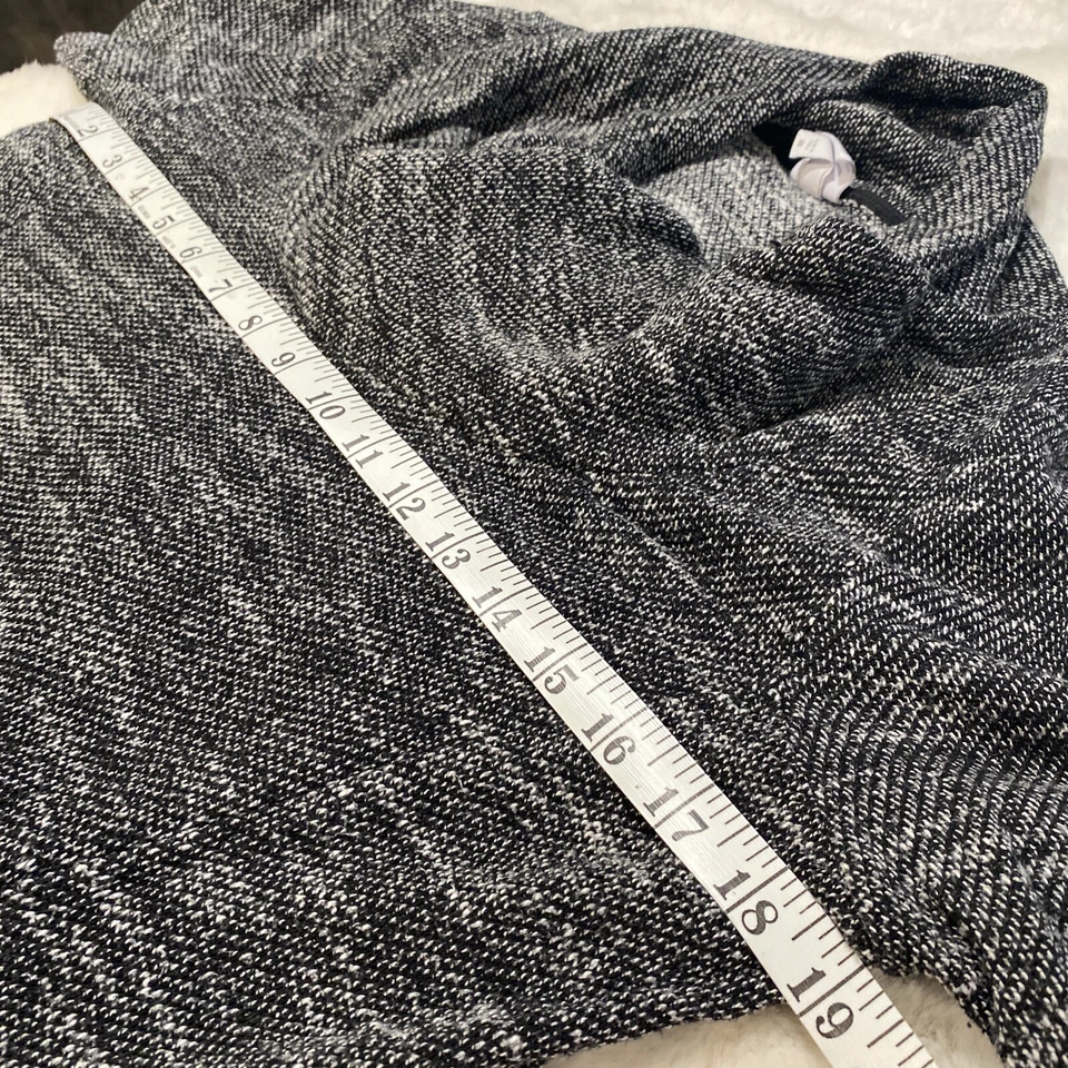 Sudadera para mujer Bench Urban Wear ropa deportiva mediana negra blanca cuello embudo Foto 4 de 4