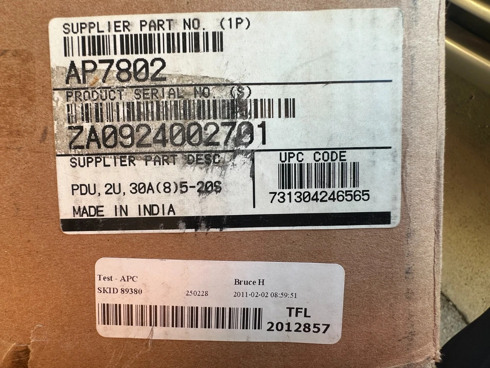 NEW APC AP7802 Metered Rack PDU 2U 16-Outlet Power Distribution Unit - Image 2 of 4