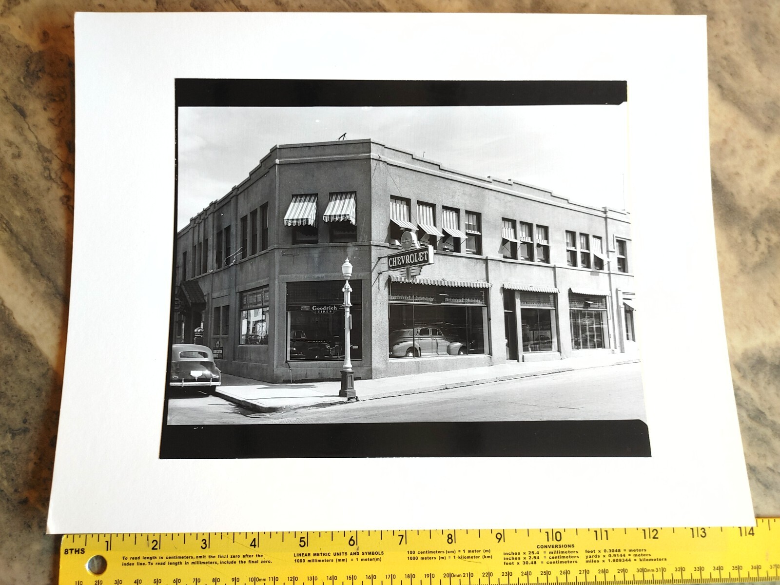 1930'S PHOTO STREET VIEW CHEVROLET AUTO DEALERSHIP SHOWROOM CARS HELENA