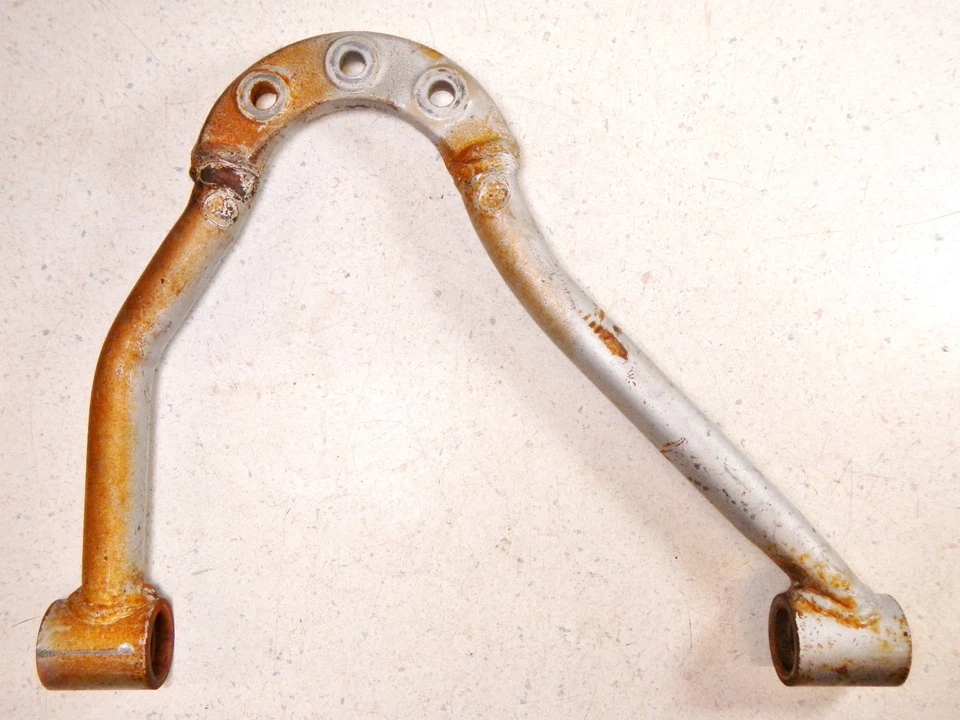 92 SUZUKI QUADRUNNER LT230E LADO DERECHO SUPERIOR BRAZO A Foto 2 de 4