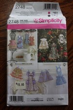 Simplicity 2748 Sewing Pattern: Apron Ornaments One Size Factory Uncut