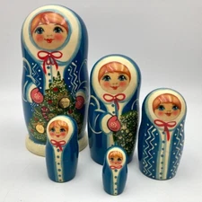 Vintage Matroyshka Nesting Dolls Christmas 5 Dolls