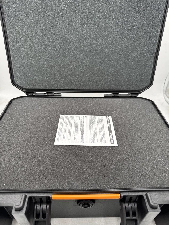 Estuche para pistola Pelican Vault V300 grande a prueba de aplastamiento y polvo con espuma - negro Foto 4 de 4