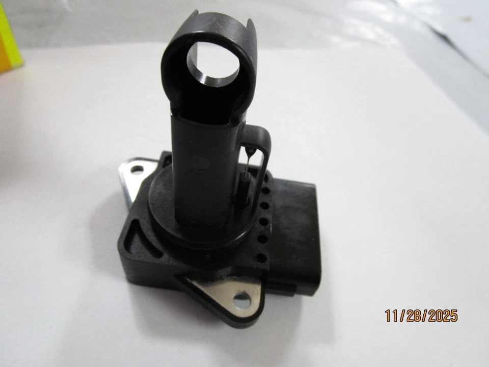Genuine Toyota OEM 22204-21010 Mass Air Flow Sensor reboxed by Airtex 5S2732 Foto 3 de 4