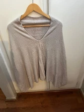 BAREFOOT DREAMS BAMBOO CHIC LITE PONCHO/CAPE LIGHT BEIGE