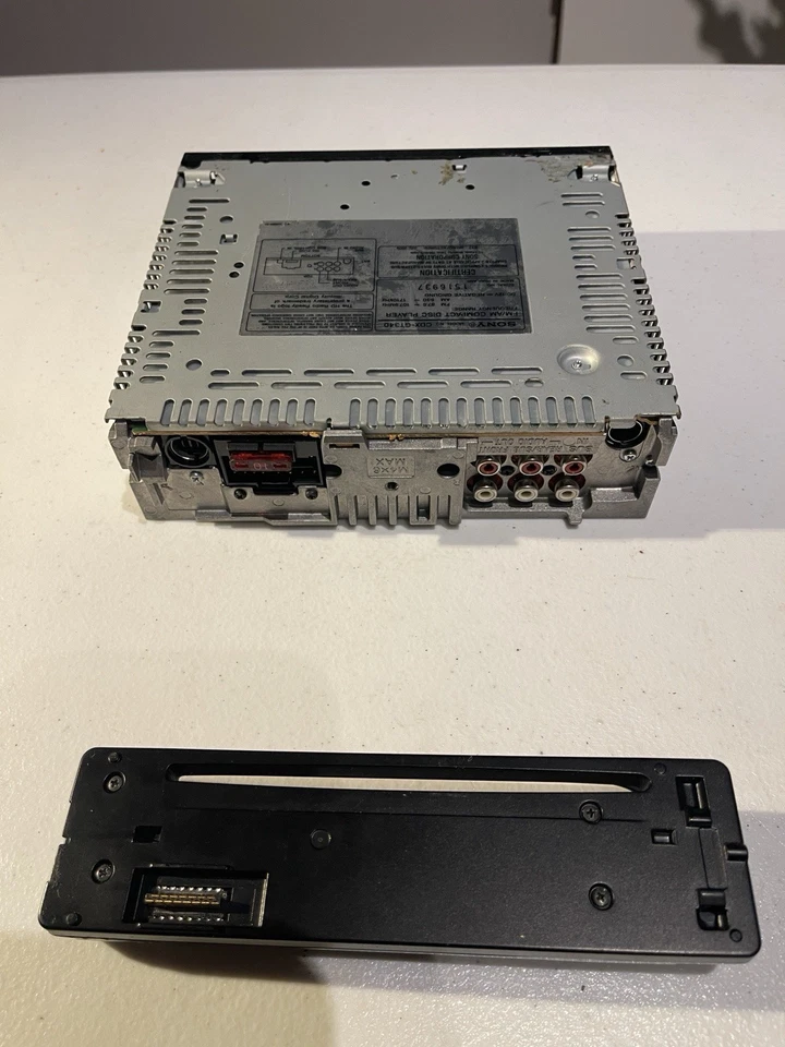 Sony CDX GT63UIW AM/FM Compact Disc Player - Image 4 of 4