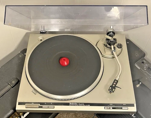 Technics Vintage SL-Q202 Quartz Direct Drive Automatic Turntable W/ Audio Cable