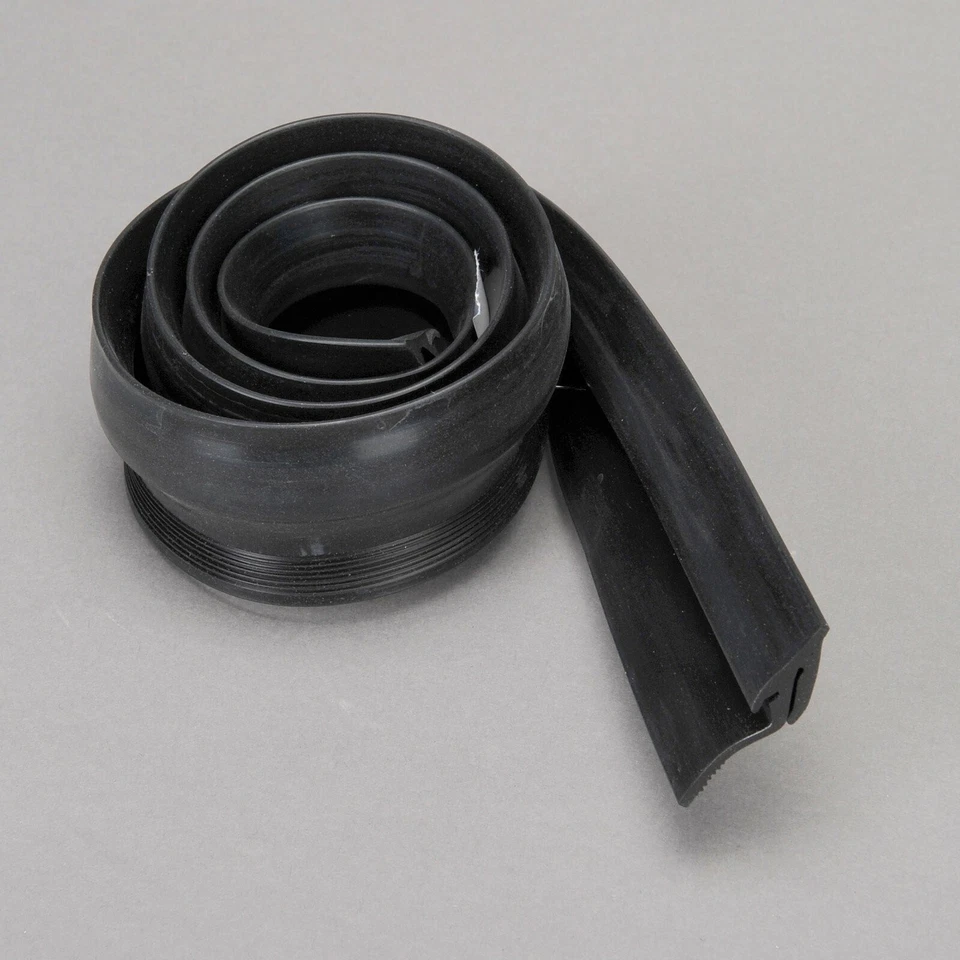 Sello de goma para rascador de ventana exterior VW Karmann Ghia 1960-71 T1 - lado derecho o derecho Foto 2 de 4