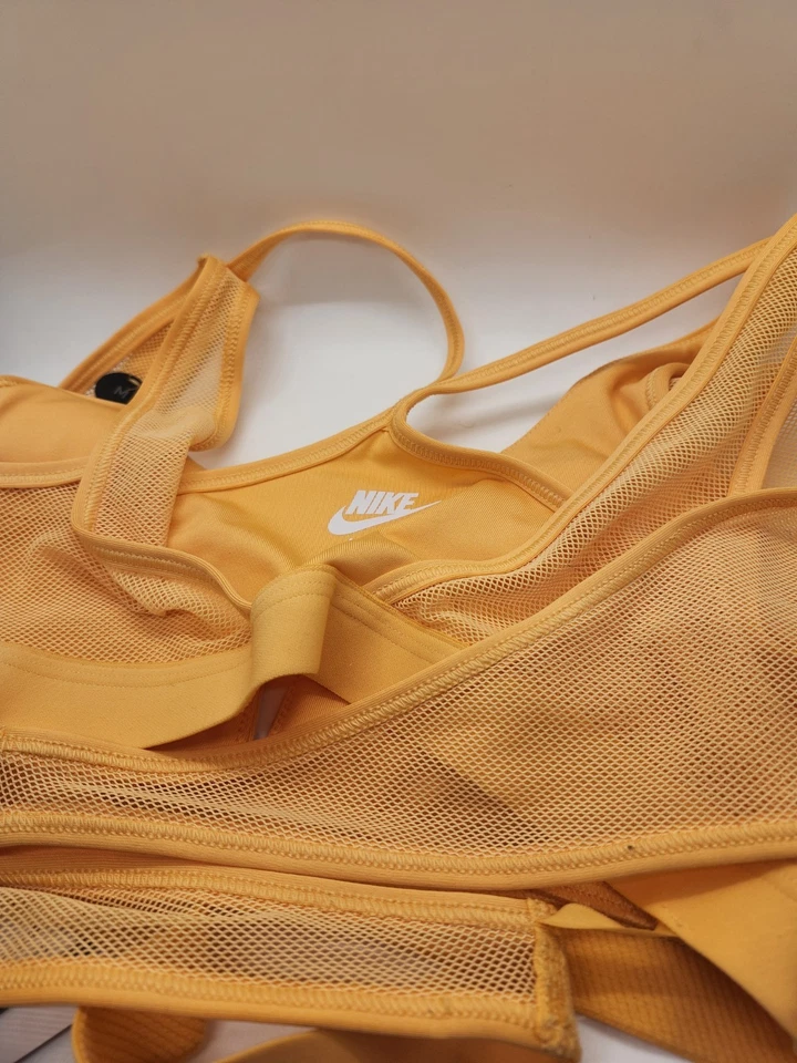 Sujetador deportivo Nike Indy, soporte ligero acolchado correa ajustable naranja mediano para mujer Foto 2 de 3