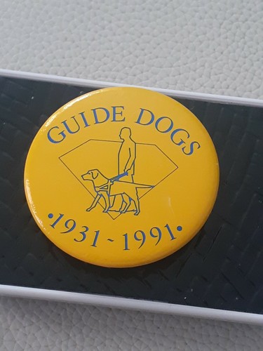 Guide Dogs 1991 Vintage Badge - Foto 2 di 3