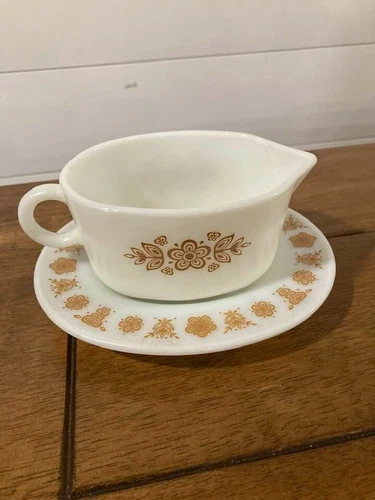VTG 2PC Pyrex Corning Corelle Milk Glass GRAVY BOAT & UNDER PLATE BUTTERFLY GOLD
