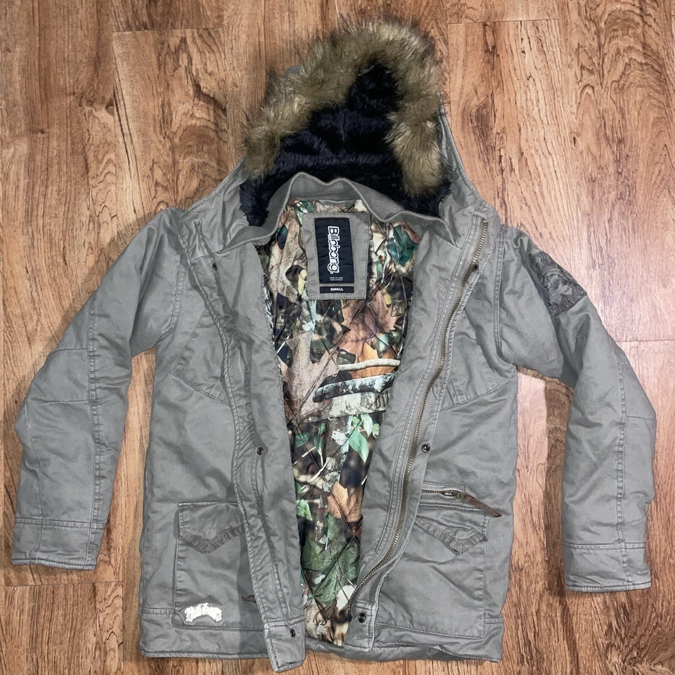 Chaqueta Abrigo Billabong Marrón Imitación Piel Borde Capucha Exterior Mujer Talla Pequeña Camuflaje Y2K Foto 2 de 4