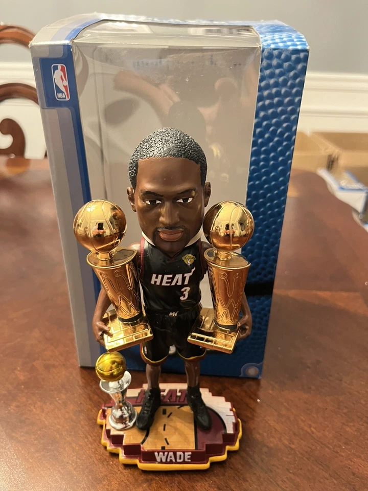 DWYANE WADE Miami Heat Legend 2x Campeón de las Finales de la NBA y Trofeo MVP Bobblehead Nuevo en Caja Foto 2 de 4