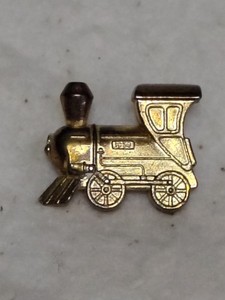 Gold Plated Locomotive Engine Pin Back 1" x 3/4" Pin