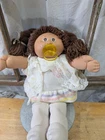 VTG 1985 Cabbage Patch Kids Doll:Brown Hair White Flower Dress Pacifier Girl PMI