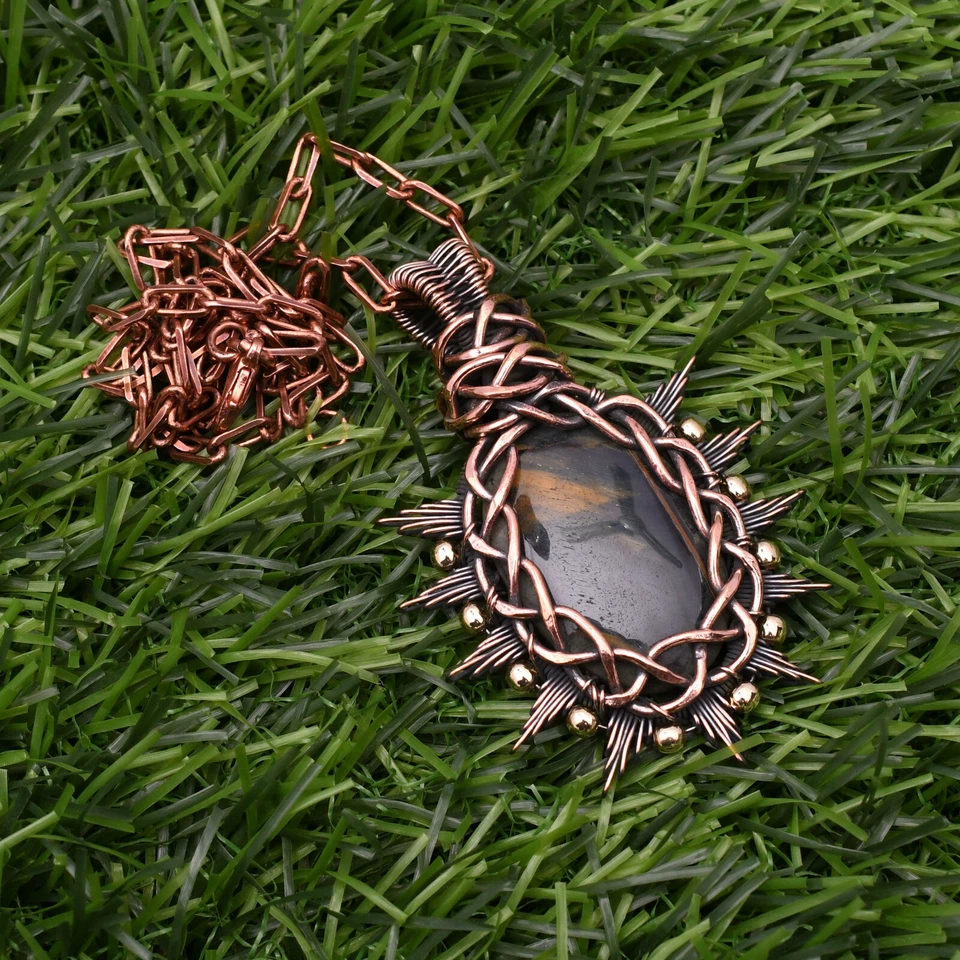 Colgante de hierro ojo de tigre piedras preciosas alambre de cobre envuelto hecho a mano joyería 1,93" Foto 3 de 4