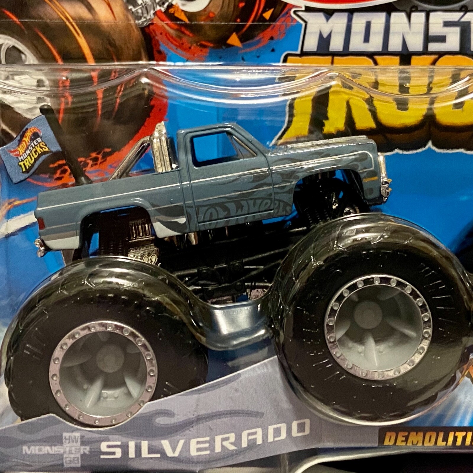 Hot Wheels Monster Trucks 1:64 Scale Demolition Doubles Silverado vs F150  Raptor, 1 - Metro Market