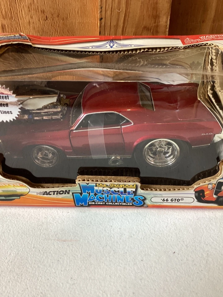 Muscle Machines 1966 '66 Pontiac GTO 1:24 Scale Diecast Car New, Box Damaged - Image 2 of 4