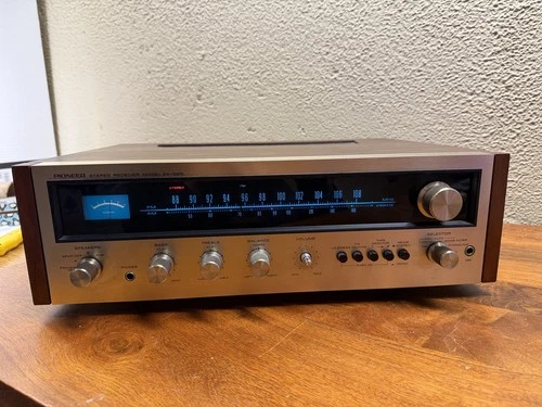 Vintage Japan Pioneer SX-525 AM FM Stereo Receiver Amplifier