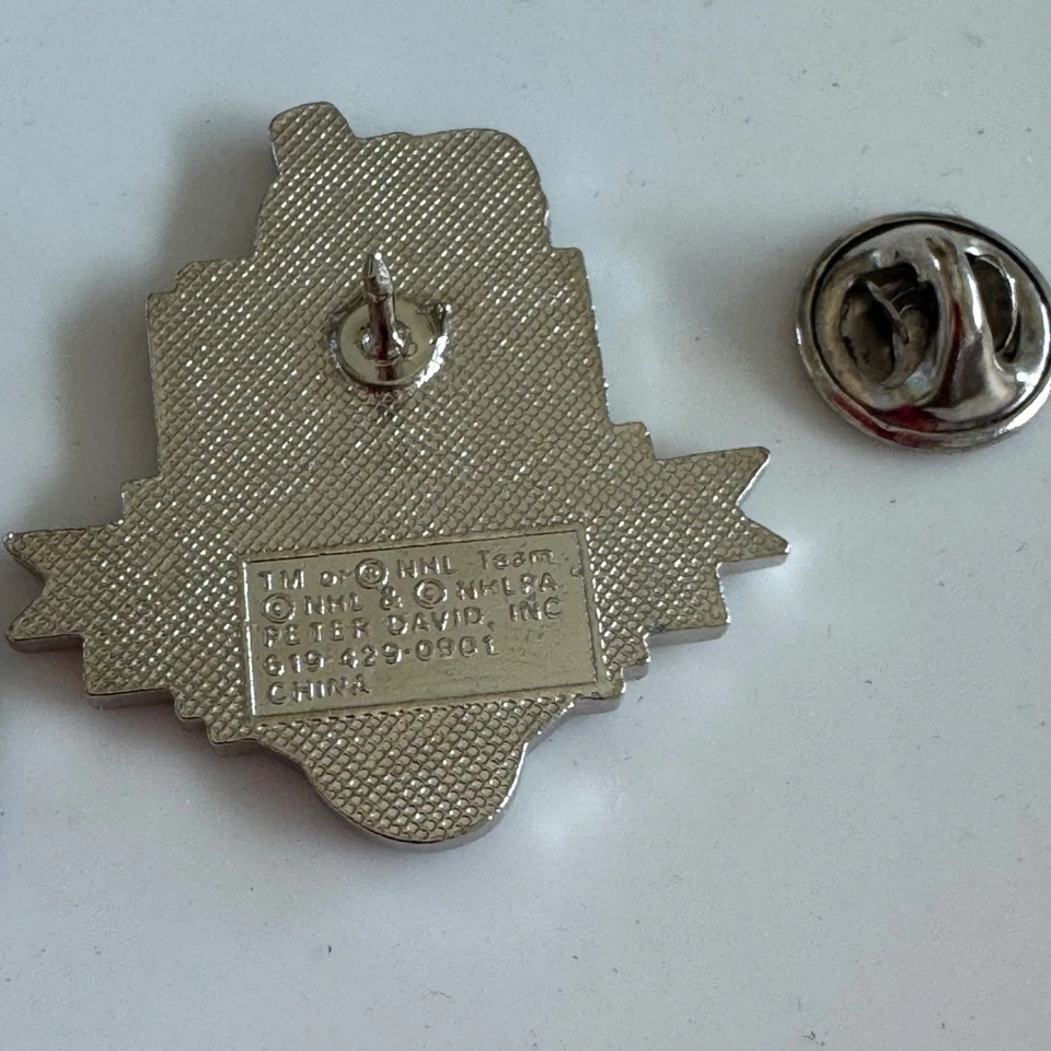 Vintage Colorado Avalanche Peter Forsberg 21 Player Enamel Lapel Pin on Card - Image 4 of 4