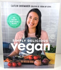 Simply Delicious Vegan : 100 Plant-Based Recipes by Caitlin Shoemaker