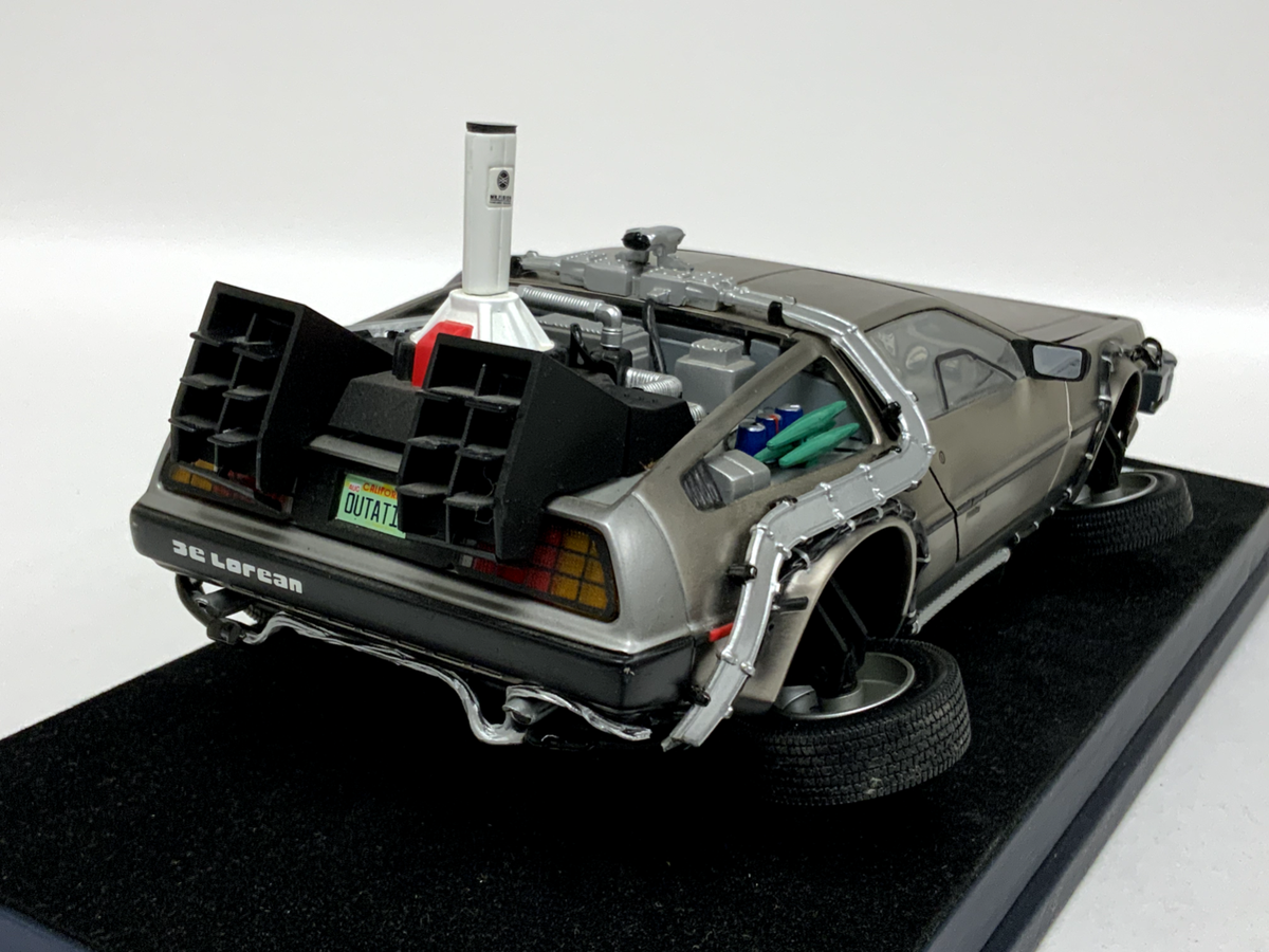 1/18ミニカー　DE LOREAN LK 1981 1/18 Sunstar DMC De Lorean LK 1981Back to t he Future