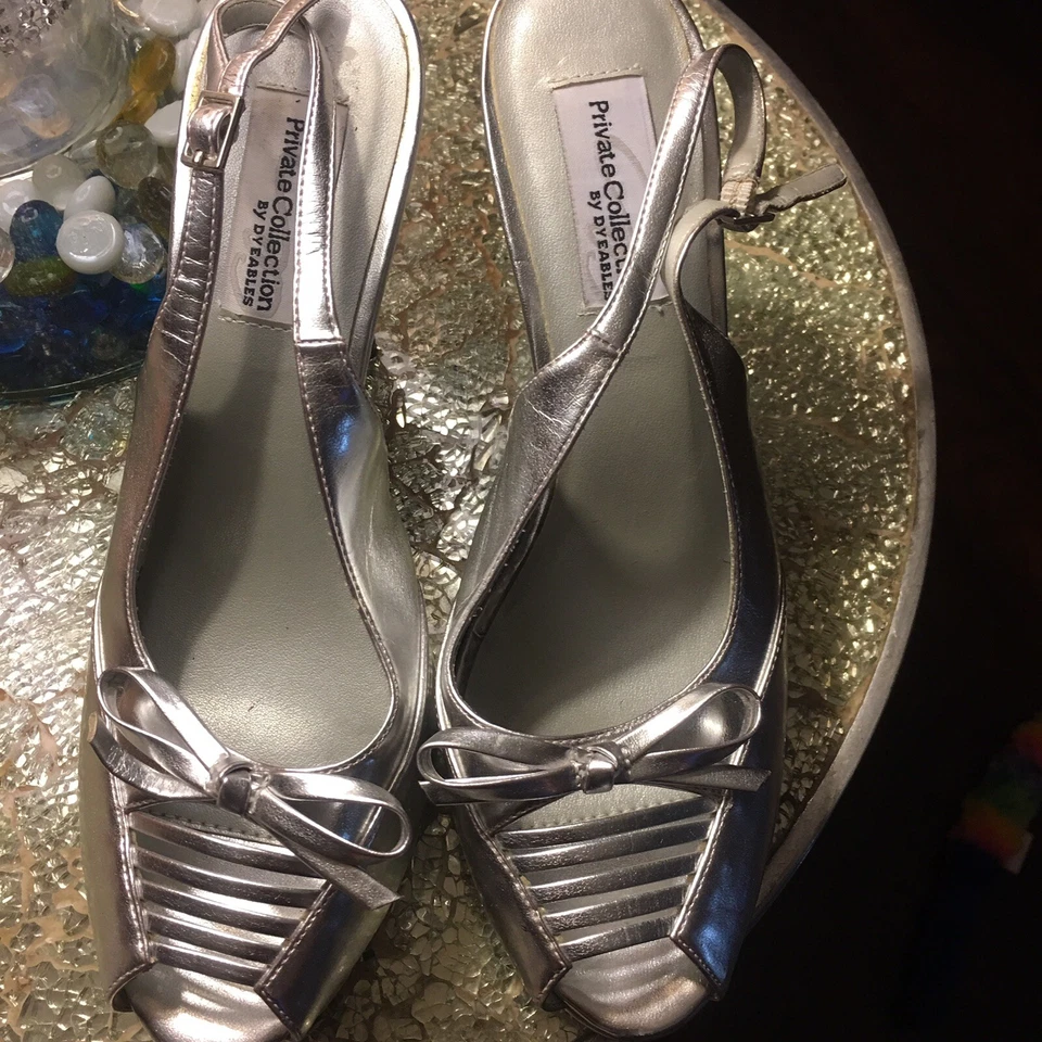 Coleção privada por Dyeables sandálias de salto alto Bow Top prata 8 - Imagem 2 de 4