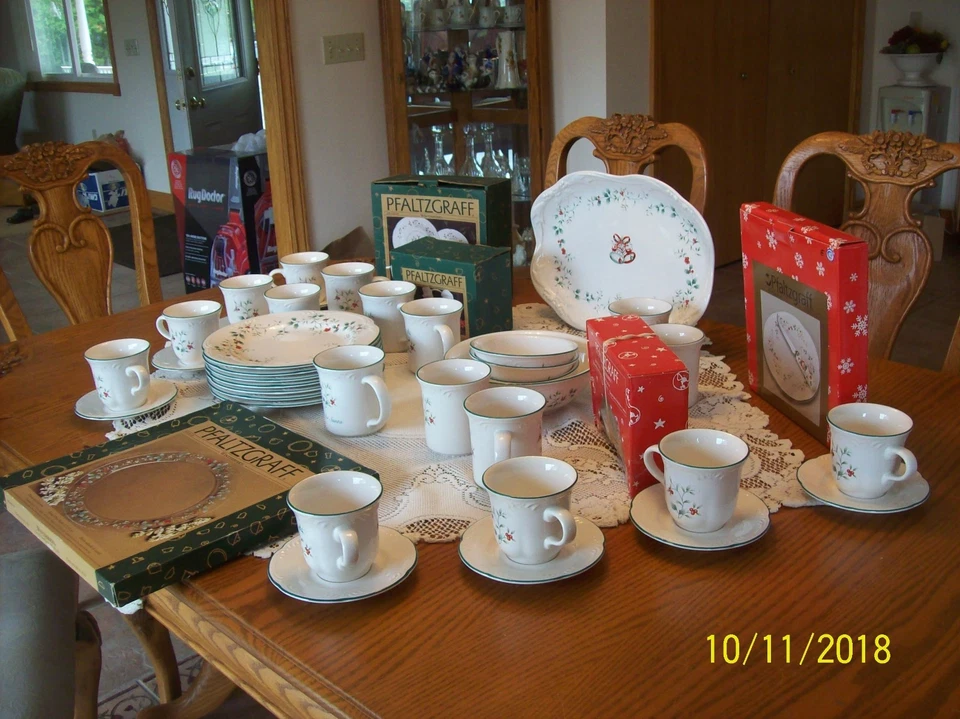 Pfaltzgraff Winterberry Vtg. Stoneware Holiday Christmas Grouping of 93 Pieces - Image 3 of 4