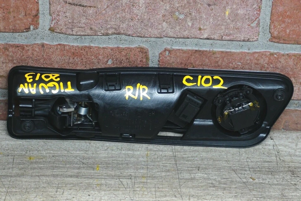 2012-2016 VOLKSWAGEN TIGUAN REAR RIGHT INTERIOR DOOR HANDLE W/ LOCK SWITCH OEM - Image 2 of 4