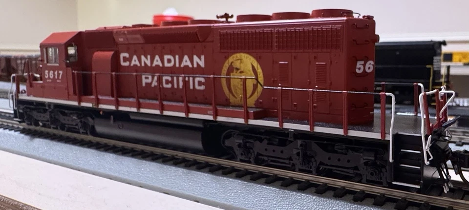 Bowser Ho Scale Sd40-2 Canadian Pacific ( DCC Only ). - Image 3 of 4