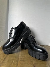Madden Girl Phoenix Platform Lug Sole Derby Black Glossy 9M, See Pics For Flaw